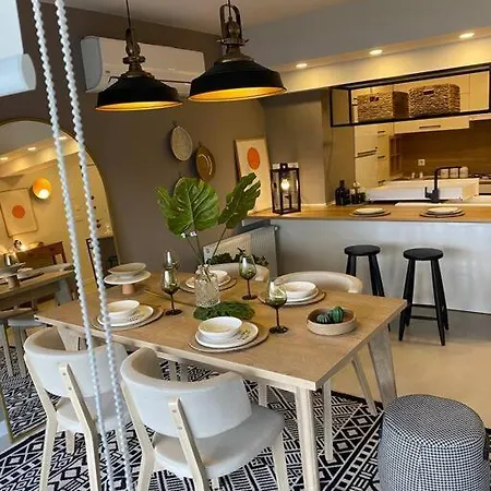 2+1 Luxury Flat ,near Old Town شقة *
